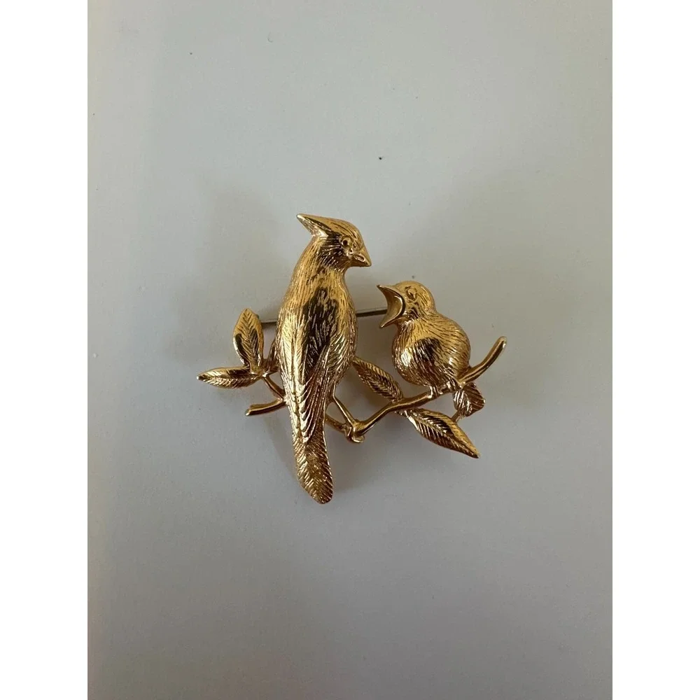 Krementz Brooch Birds Mother‎ Baby Pin Gold tone Beautiful Signed Vintage